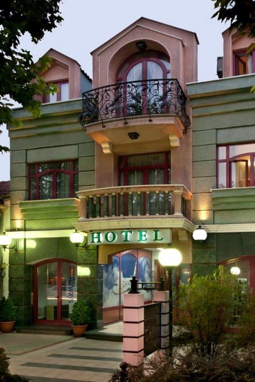 Hotel Eminent Подгорица Экстерьер фото